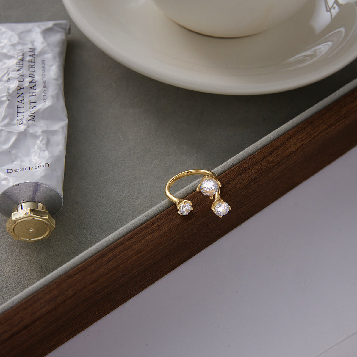 Anello Geometrico in Acciaio al Titanio con Intarsio in Zirconi Placcato per Donna, Fascia Minimalista alla Moda in Acciaio Inossidabile
