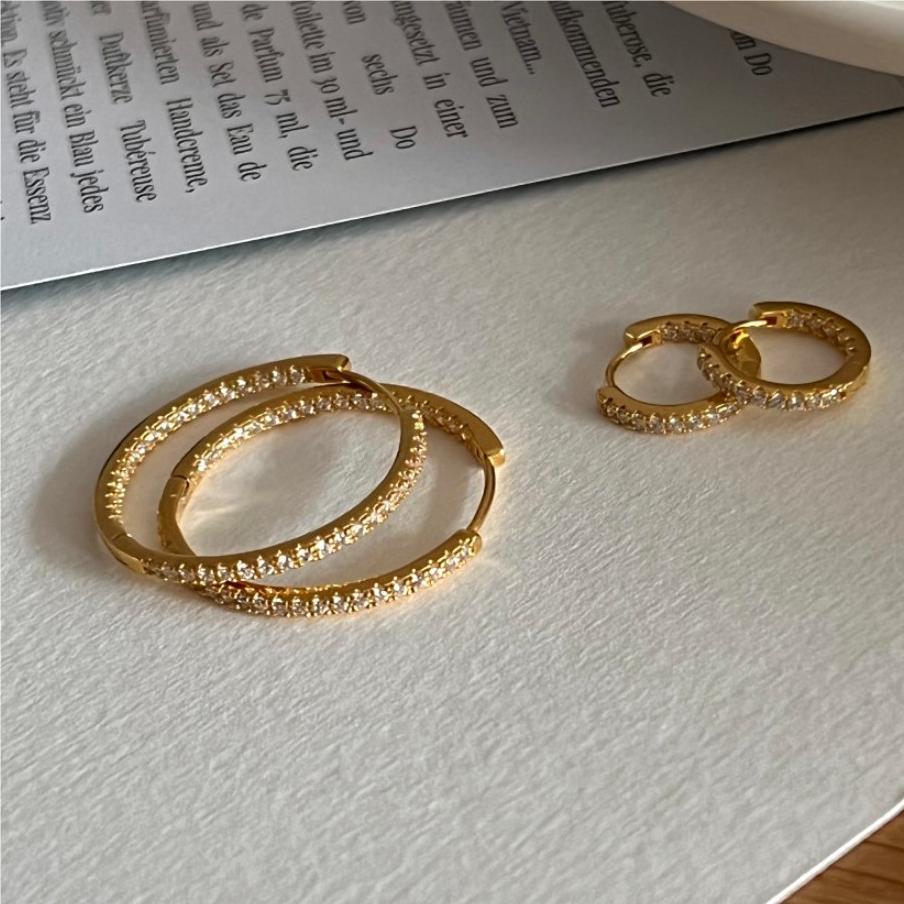 Pendientes de tuerca geométricos minimalistas con inicial para mujer de plata de ley 925 con incrustaciones de diamantes de imitación y baño de oro