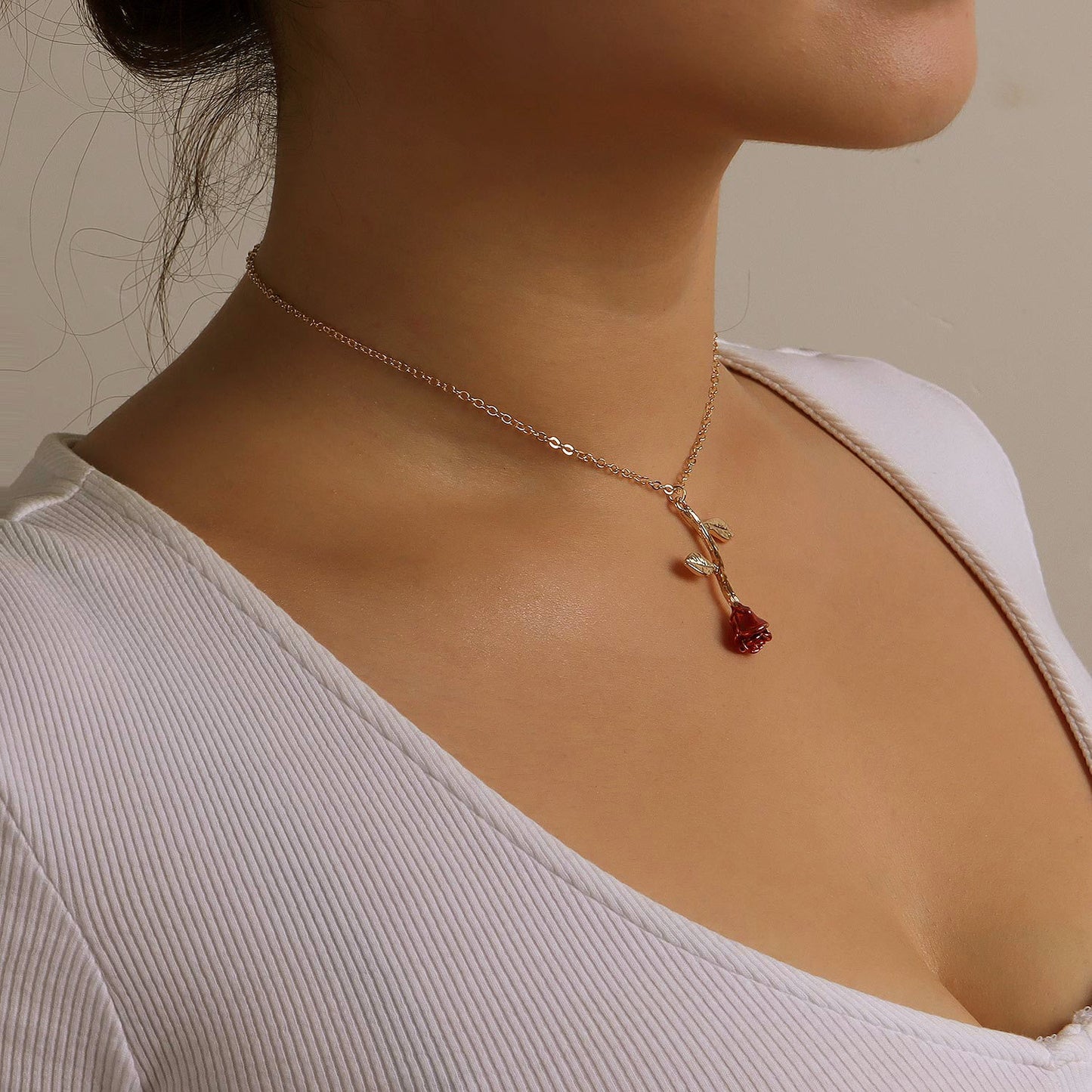 Natural Floral Rose Pendant Necklace for Women Alloy Chain with Plating Finish