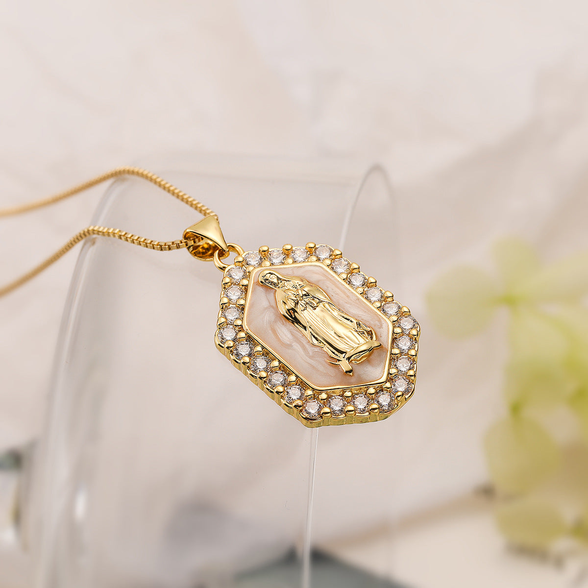 Collana Pendente Minimalista con Vergine Maria Geometrica da Donna in Rame con Design a Forma Irregolare