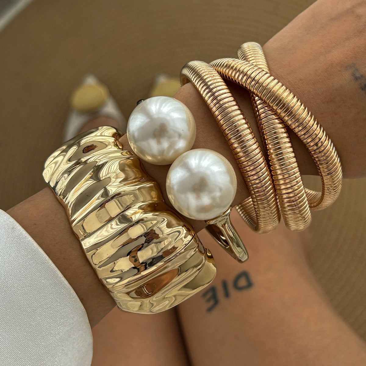 Vintage Irregular Pleated Pearl Zinc Alloy Plated Bracelet Set