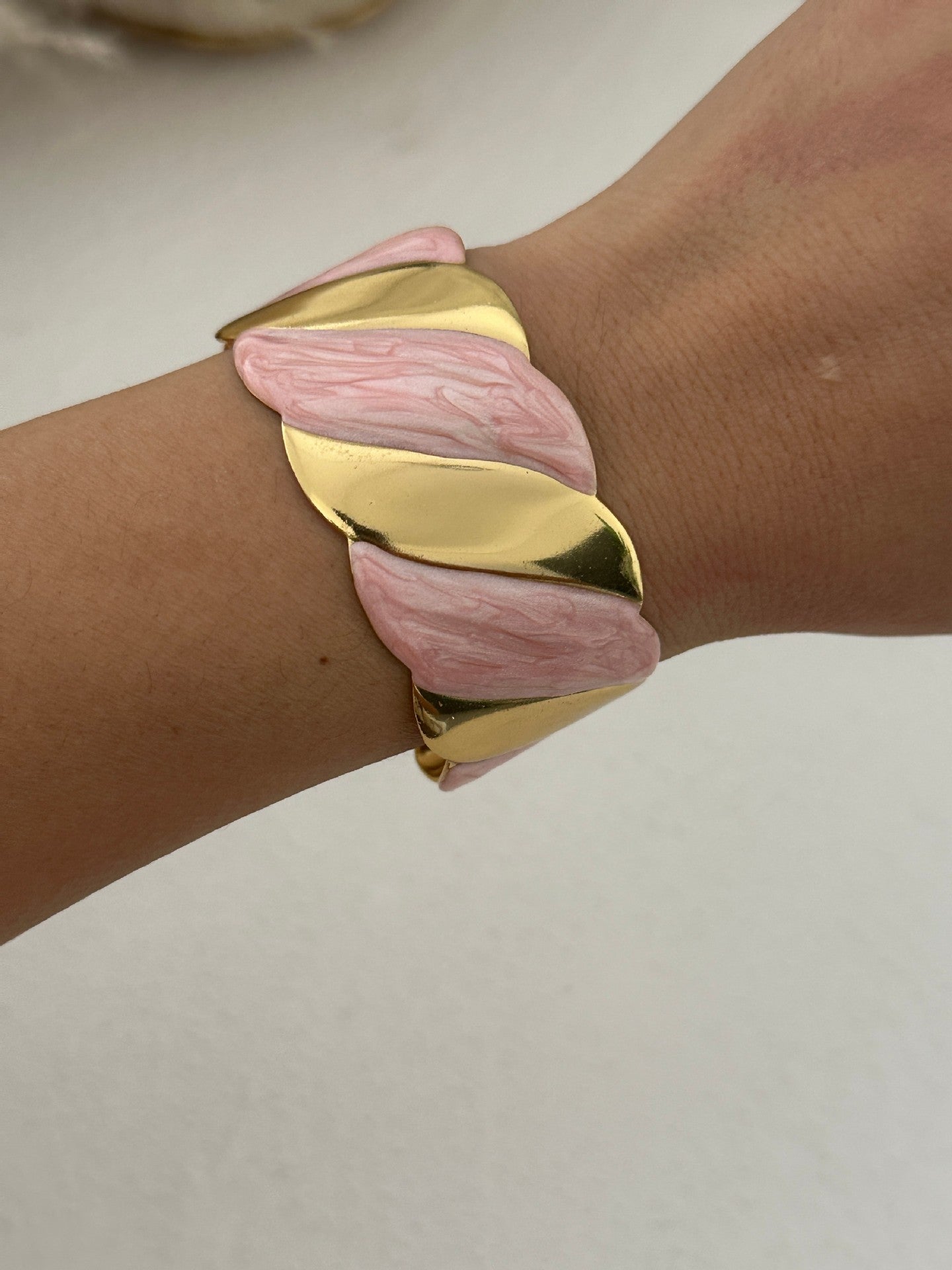 Bracciale Vintage a Forma di C con Stella Marina e Conchiglia, Smaltato e Dorato in Acciaio Inossidabile