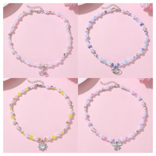 Set di collana per bambine a forma di fiocco minimalista in resina con braccialetto di perline per bambine dai 3 ai 10 anni