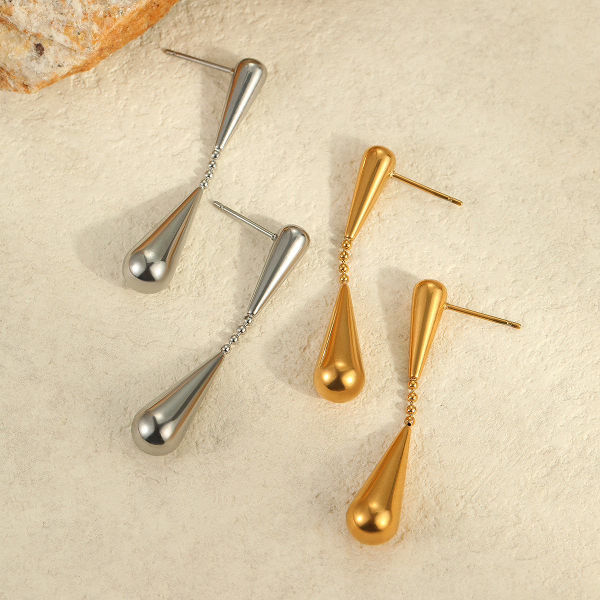 Pendientes Minimalistas Geométricos de Gota de Agua en Acero Inoxidable con Acabado Chapado para Mujer