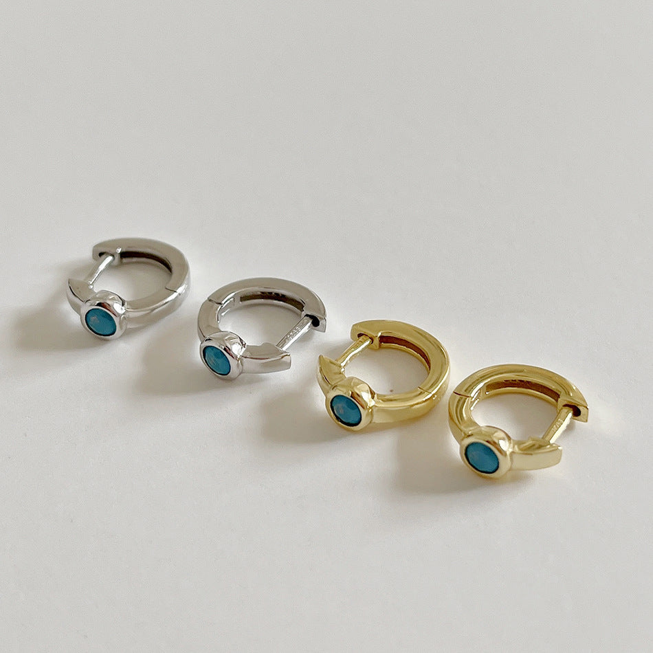 Dulces pendientes de aro minimalistas de plata de ley 925 con circonita cúbica azul