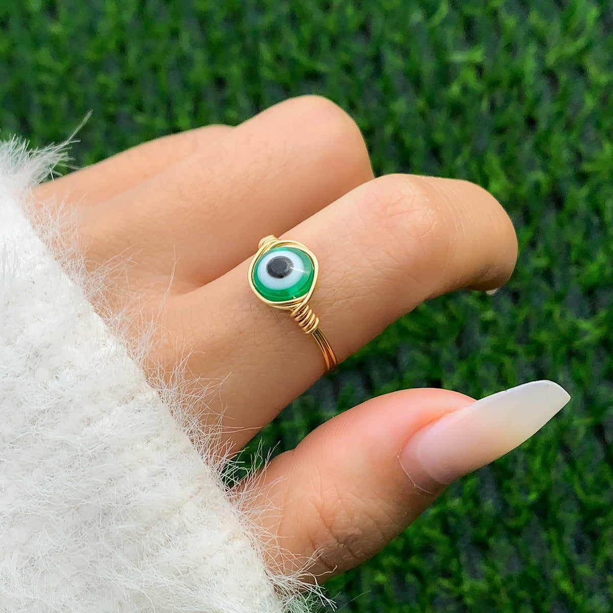 Anillo rústico de cobre hecho a mano con forma geométrica irregular e incrustaciones de cristal para mujer