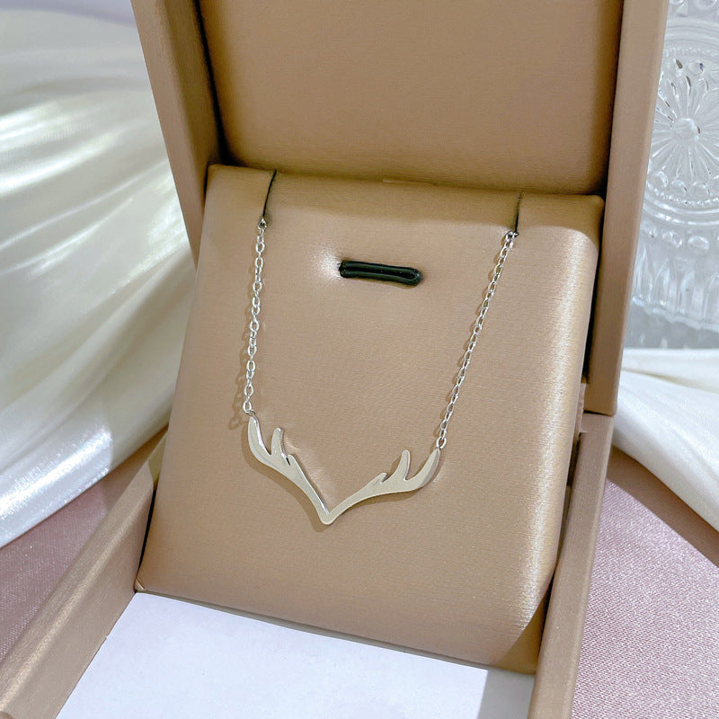 Minimalist Titanium Steel Geometric Collar Necklace Fresh and Sweet Floral Pendant