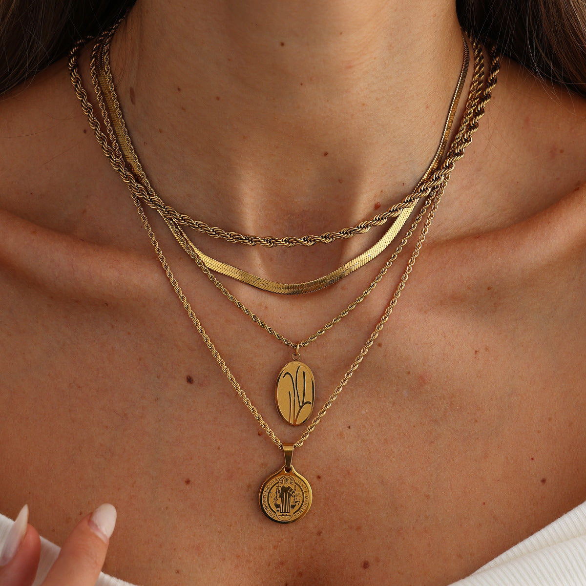 Minimalist Geometric Round Pendant Stainless Steel 18K Gold Plated Snake Chain Rope Chain Necklace for Women