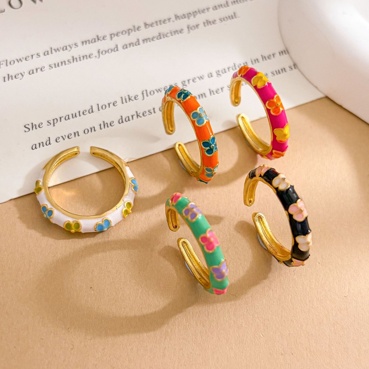 Anello aperto regolabile da donna placcato oro in ottone con fiore minimalista