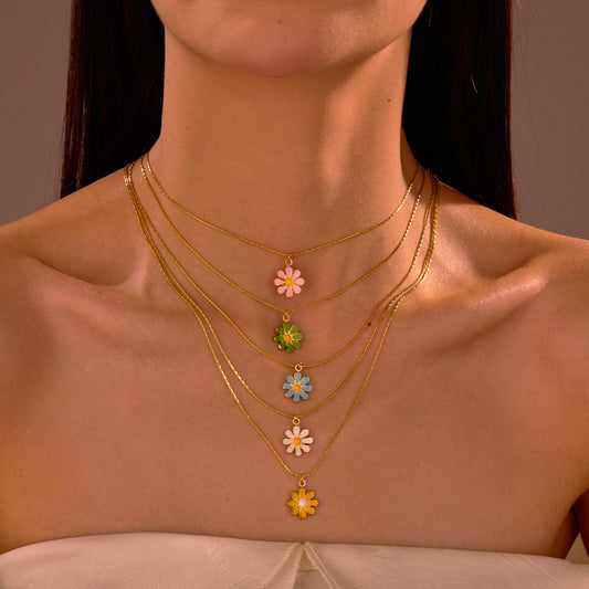 Fashionable Daisy Flower Stainless Steel Necklace with Plated Finish for Women, Geometric Petal Design, Dopamine Enamel Accents