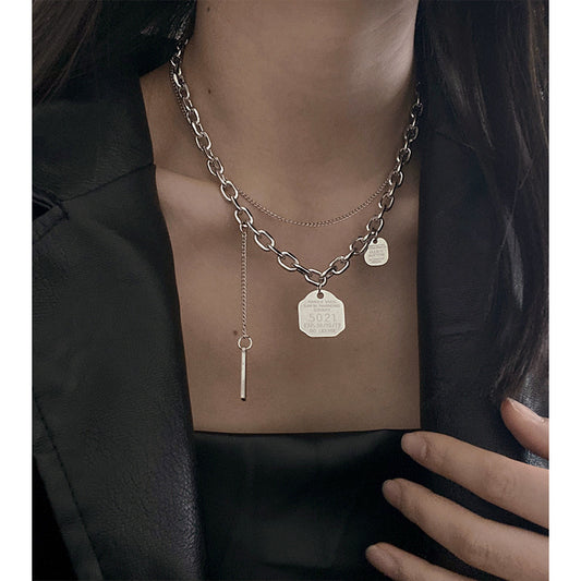 Collar Minimalista Geométrico en Acero de Titanio en Capas para Mujeres y Hombres con Colgante Pulido y Diseño de Cadena de Clavícula