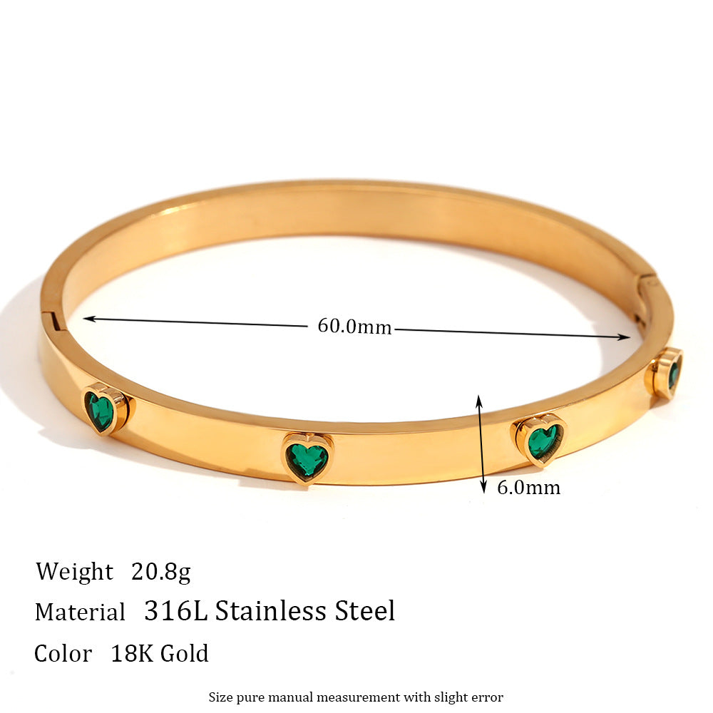 Bracciale minimalista da donna in acciaio inossidabile placcato oro 18 carati con micro-pavé di zirconi a forma di cuore e chiusura a levetta