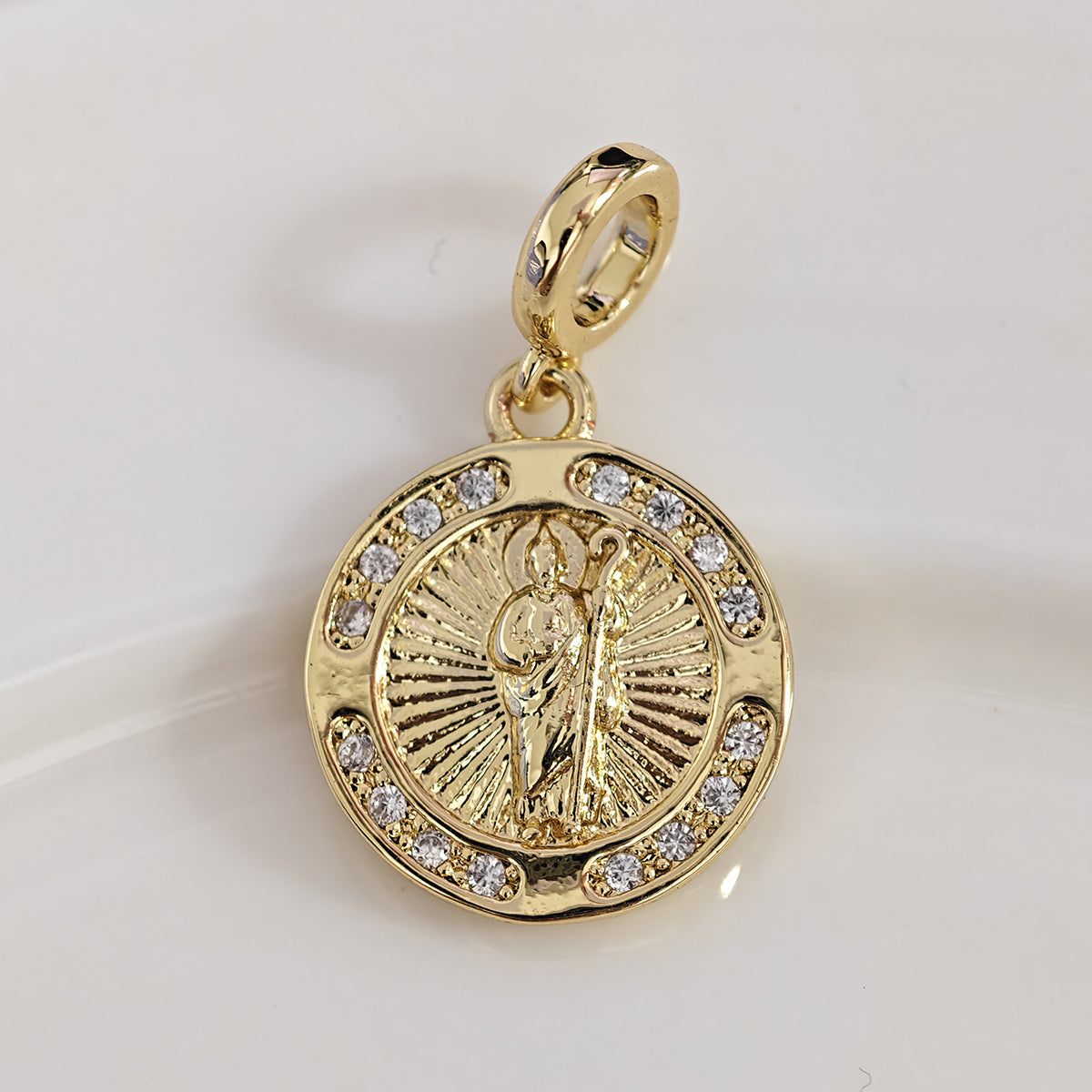 Ciondolo a Lettera Minimalista in Ottone Placcato Oro 18K con Barretta Charm con Zirconia Cubica Incastonata