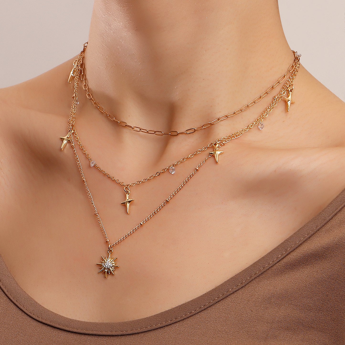 Punk Luxe Geometric Eight-Pointed Star Pendant Necklace with Rhinestone Inlay and Gold-Plated Alloy Chain