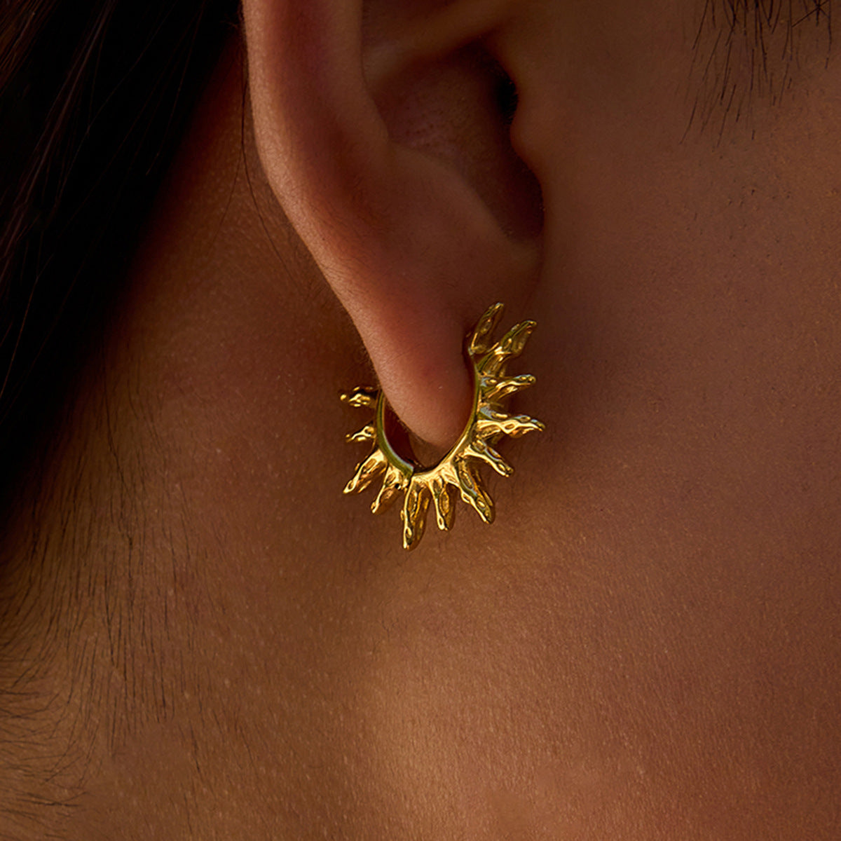 Orecchini geometrici in acciaio inossidabile con finitura galvanica per donna, orecchini a perno di lusso minimalistici, motivo a sole, stile naturale