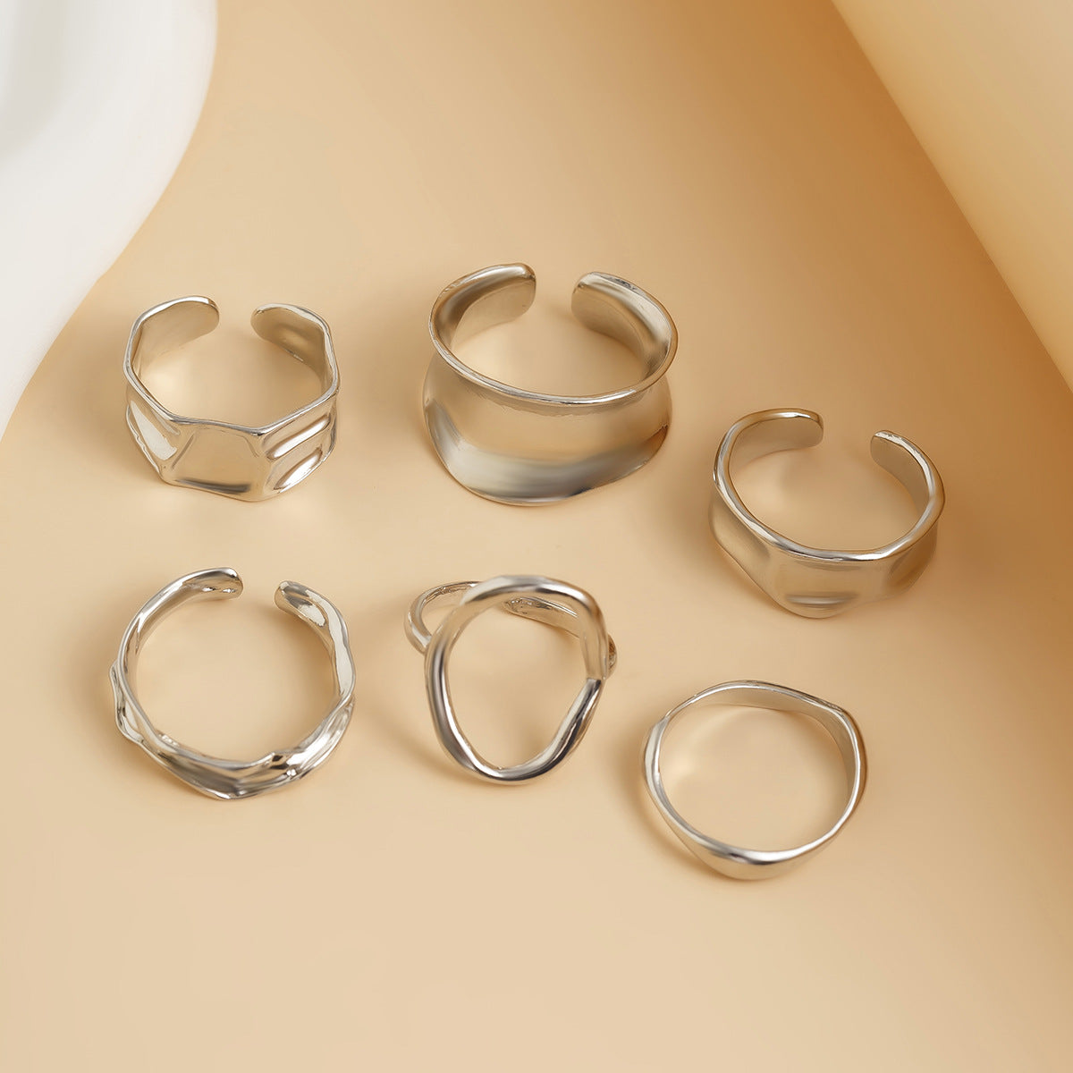 Bracciale rigido aperto Punk a onda irregolare in lega con finitura galvanica