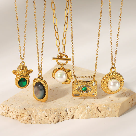 Collar minimalista geométrico de titanio y acero con colgante de perla de agua dulce en cadena tipo O, chapado al vacío en oro de 18K