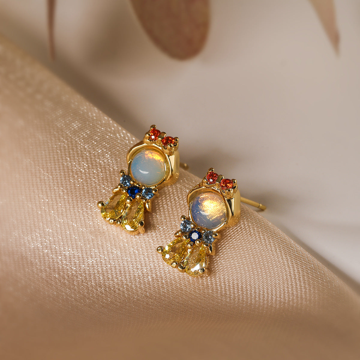 Orecchini Minimalisti Geometrici in Rame con Placcatura in Oro 18K e Zirconia Cubica da Donna