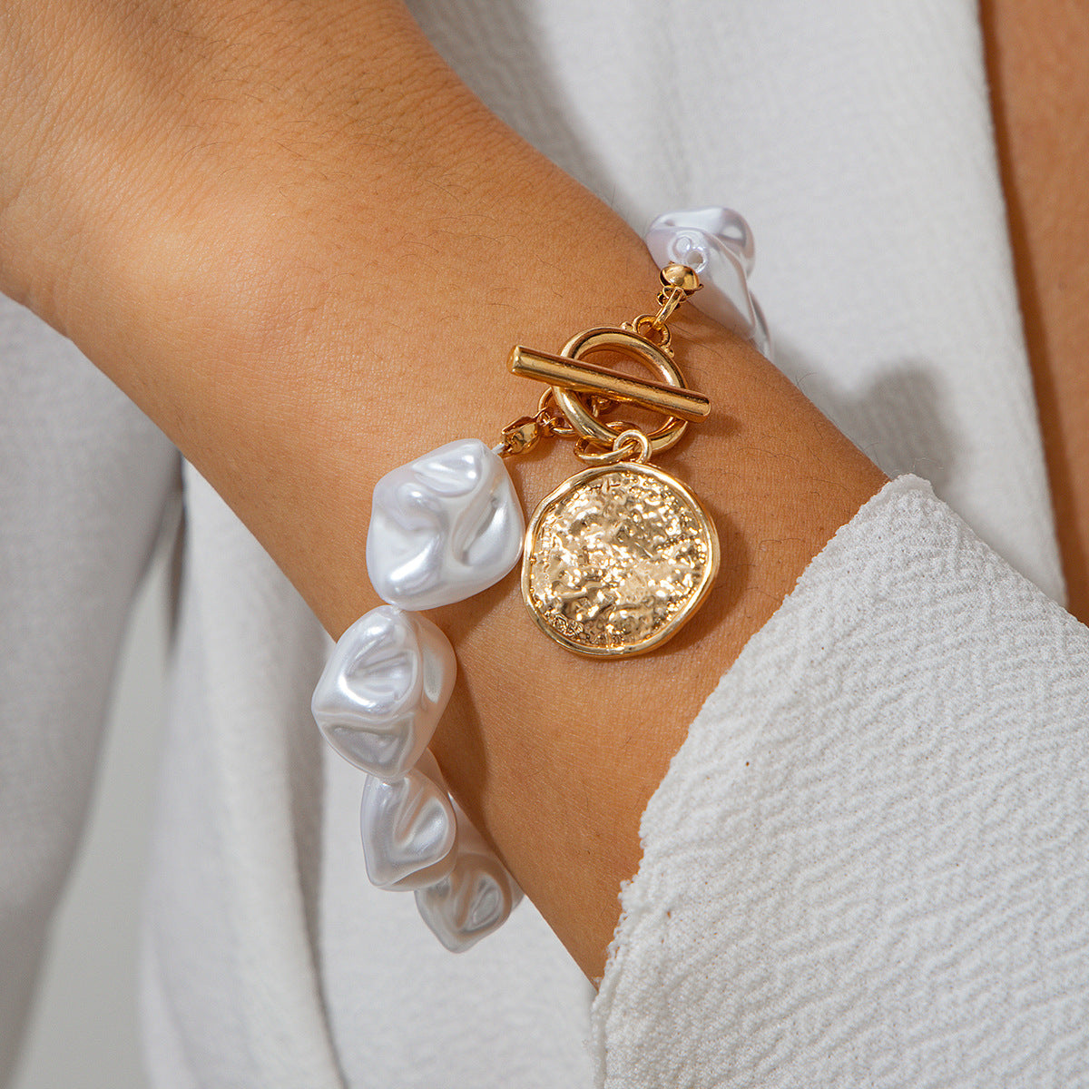Collar con colgante de aleación con forma de corazón, estilo francés vintage, con acabado chapado y cadena de perlas para mujer