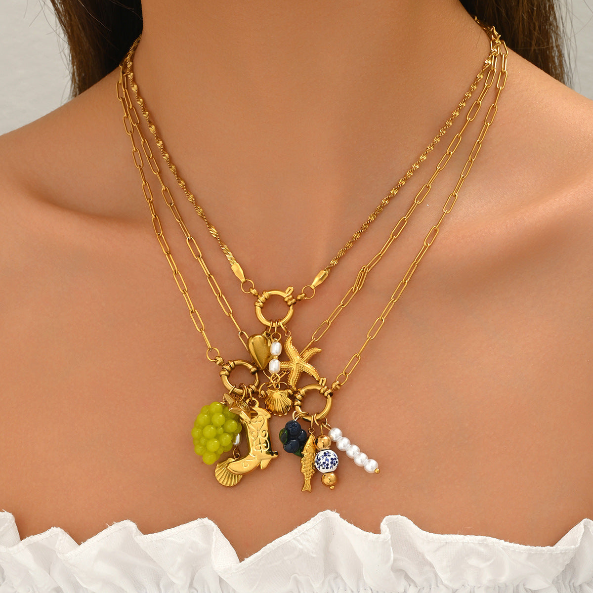 Collana da donna con conchiglia geometrica e intarsi in perle, con ciondolo in rame su catena standard