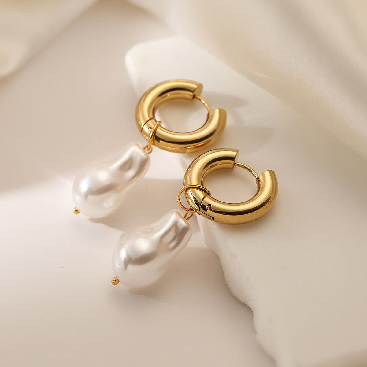 Orecchini Asimmetrici Minimalisti Geometrici con Perle da Donna in Acciaio Inossidabile con Placcatura in Oro 18K