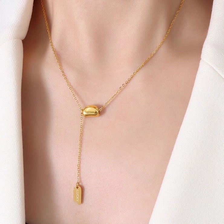 Collar con colgante semiredondo geométrico de diseño original en acero titanio con chapado al vacío de oro de 18 quilates para mujer y hombre