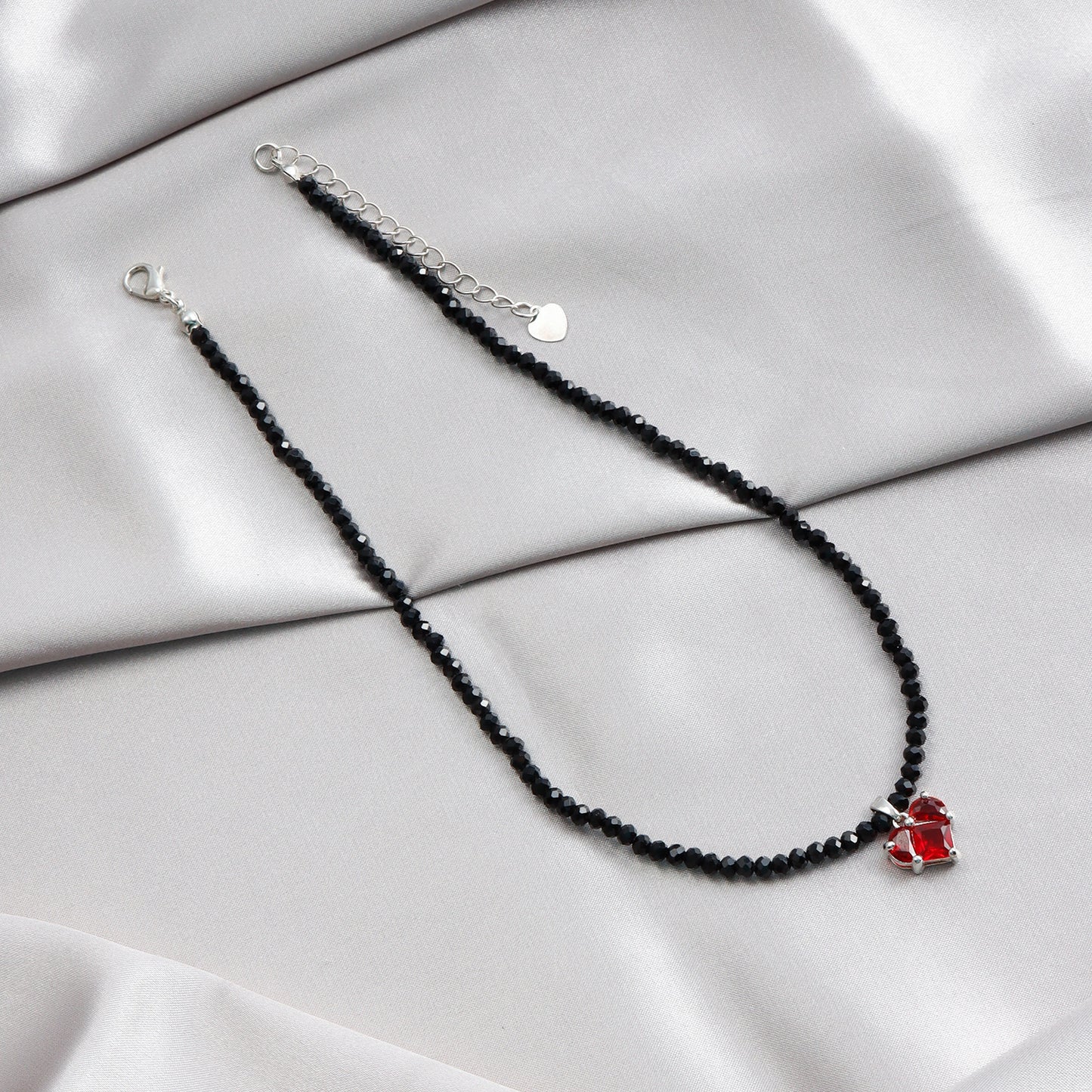 Fashionable Red Heart Zircon Pendant Necklace for Women with Electroplated Alloy and Black Crystal Beads on Clavicle Chain