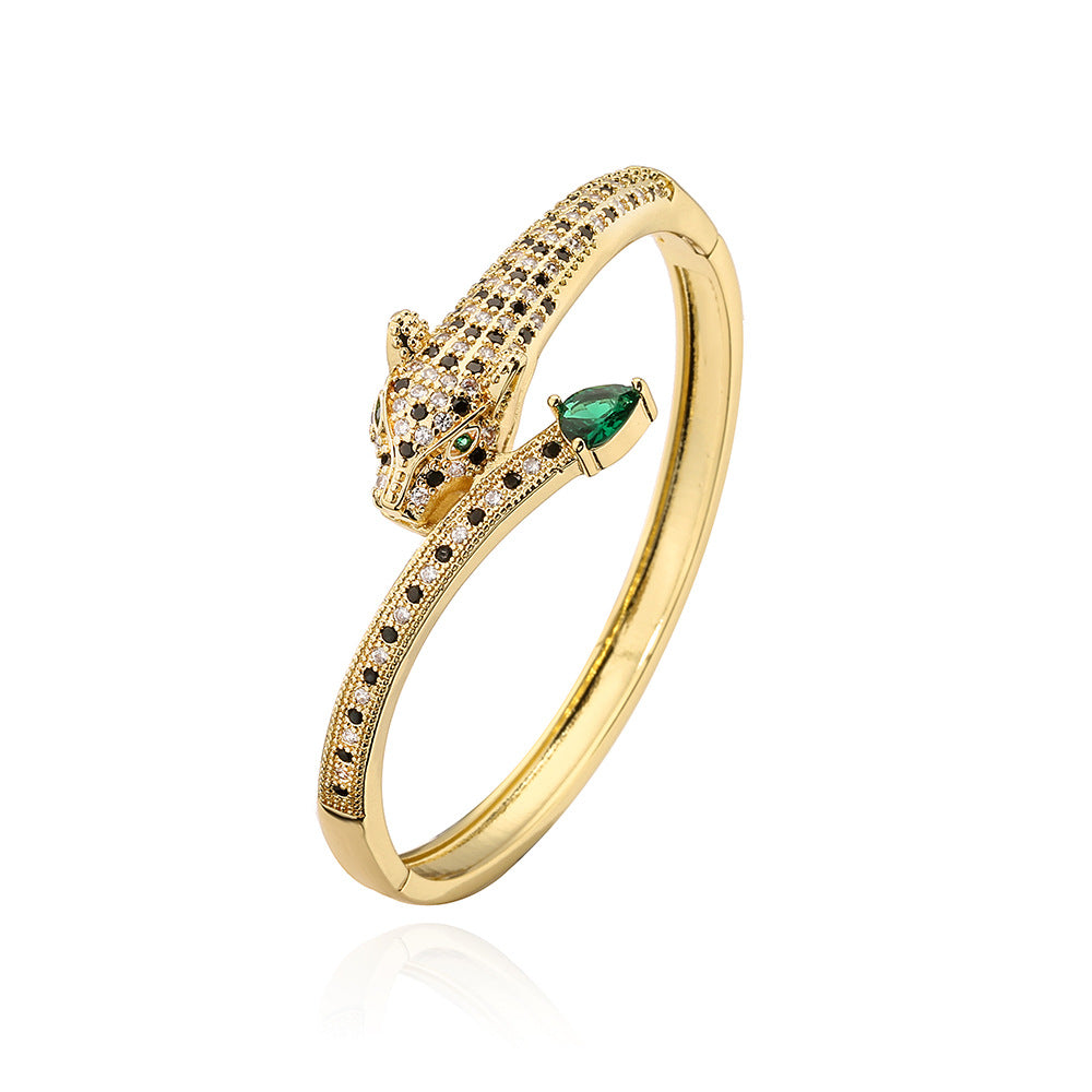 Bracciale Rigido Aperto Geometrico a Forma di Leopardo alla Moda da Donna Realizzato in Ottone con Placcatura in Oro Vero e Zirconi Micro-Incastonati