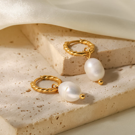 Orecchini geometrici in acciaio inossidabile con perle d'acqua dolce e placcatura in oro PVD 18 carati da donna