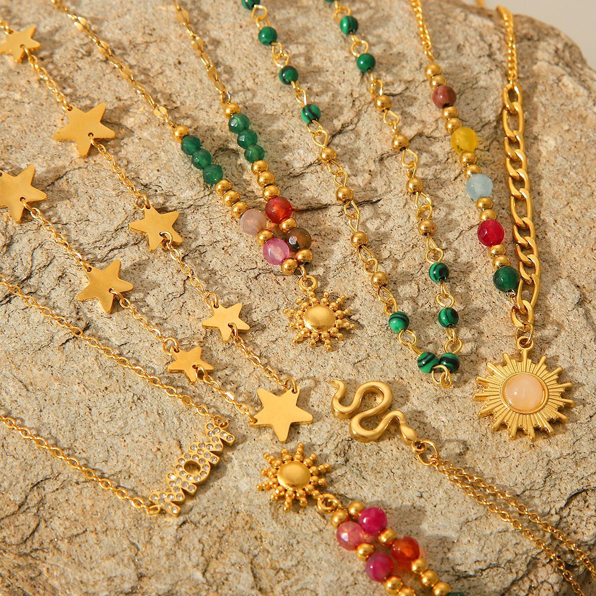 Collar Colgante Geométrico Minimalista de Sol y Estrella para Mujer en Acero de Titanio con Baño de Oro de 18K en Cadena de Acero Inoxidable