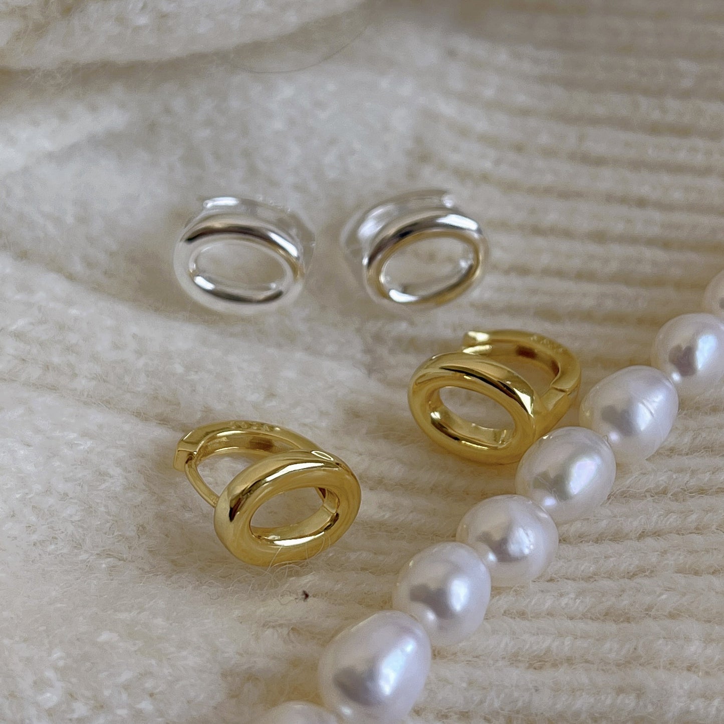 Orecchini a Cerchio Minimalisti a Stella in Argento Sterling 925 con Dettaglio Lettera da Donna