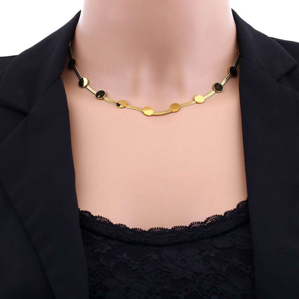 Collar de Cadena Serpiente de Acero de Titanio Geométrico de Moda para Mujer con Acabado Galvanizado y Diseño de Colgante Circular