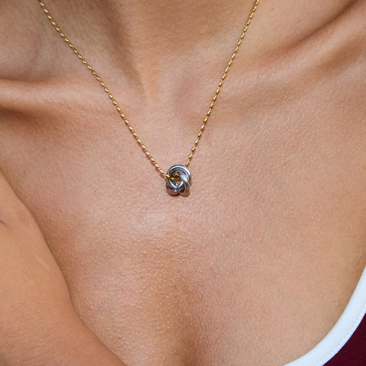 Collana Minimalista da Donna con Anelli Geometrici in Acciaio Inossidabile con Finitura Placcata