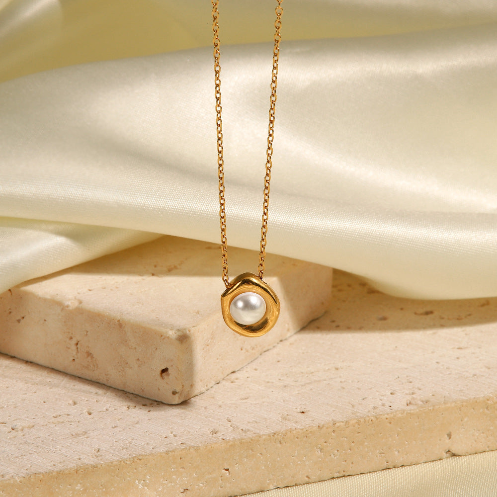 Collana Minimalista da Donna con Perle e Pendente Geometrico, Catena in Acciaio Inossidabile, Finitura Galvanica, Design Elegante a Clavicola