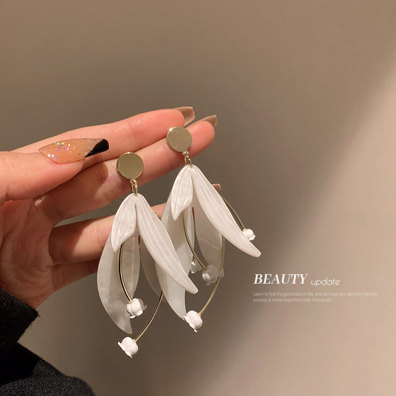 Orecchini a perno con perle dolci, eleganti e floreali per donna con perni in argento sterling 925