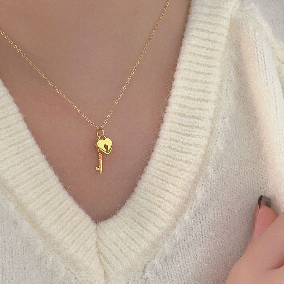 Minimalist Cold-Tone Heart-Shaped Key Pendant Necklace in 925 Sterling Silver on Corn Chain