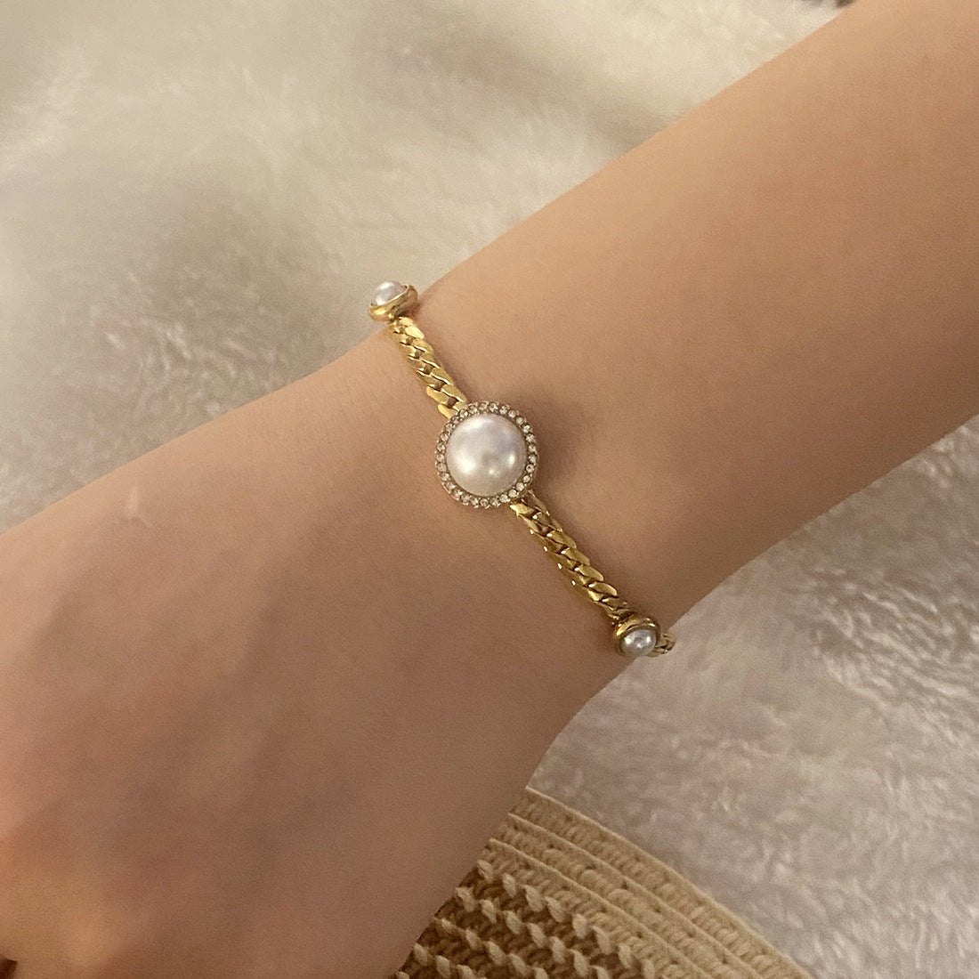 Collana da donna alla moda in acciaio inossidabile con fiocco, intarsio di strass, finitura lucida, catena a serpente piatta, gioielli con pendente geometrico
