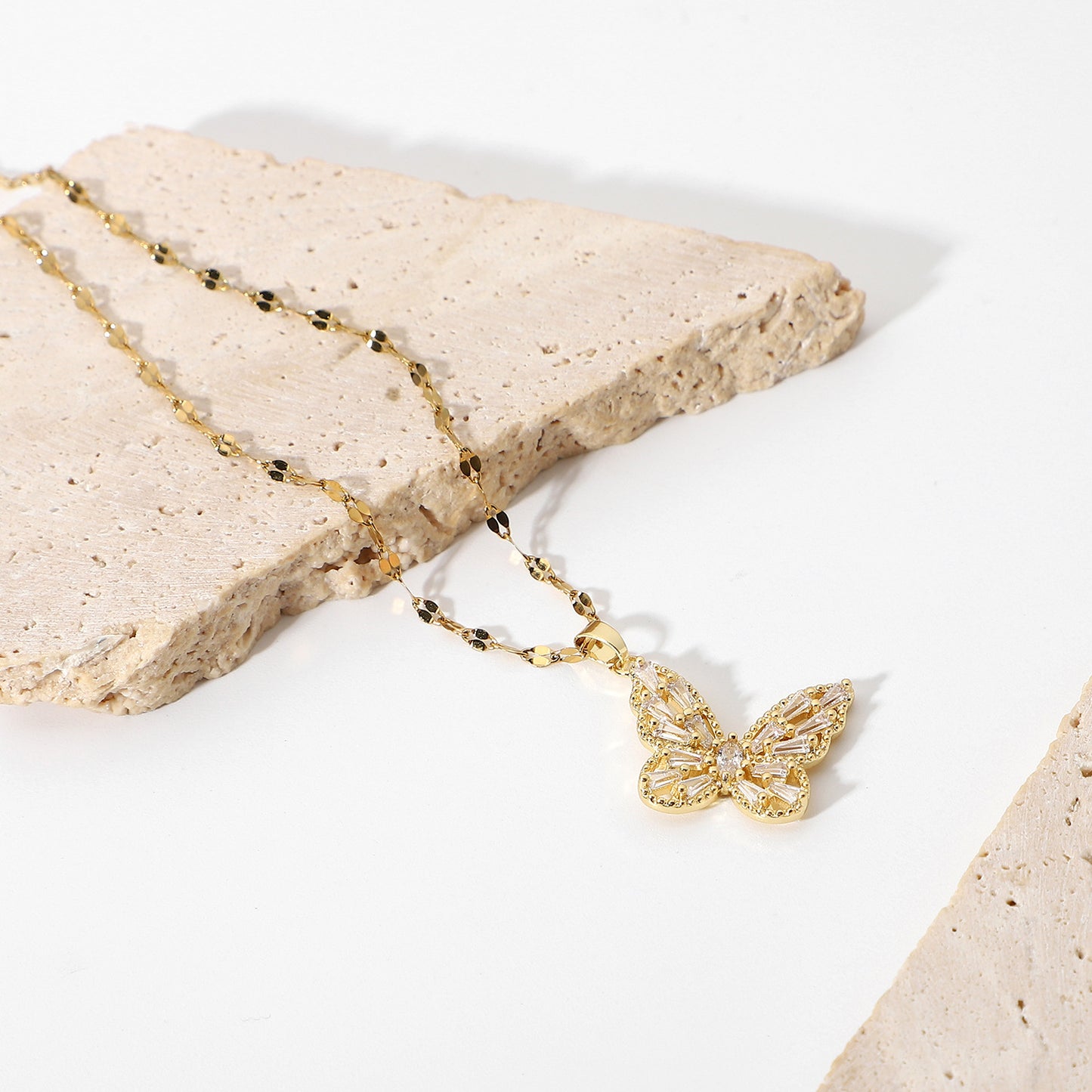 Collar de Mariposa de Acero Inoxidable con Baño de Oro de 18K Estilo Ins con Circonitas Cúbicas para Mujer