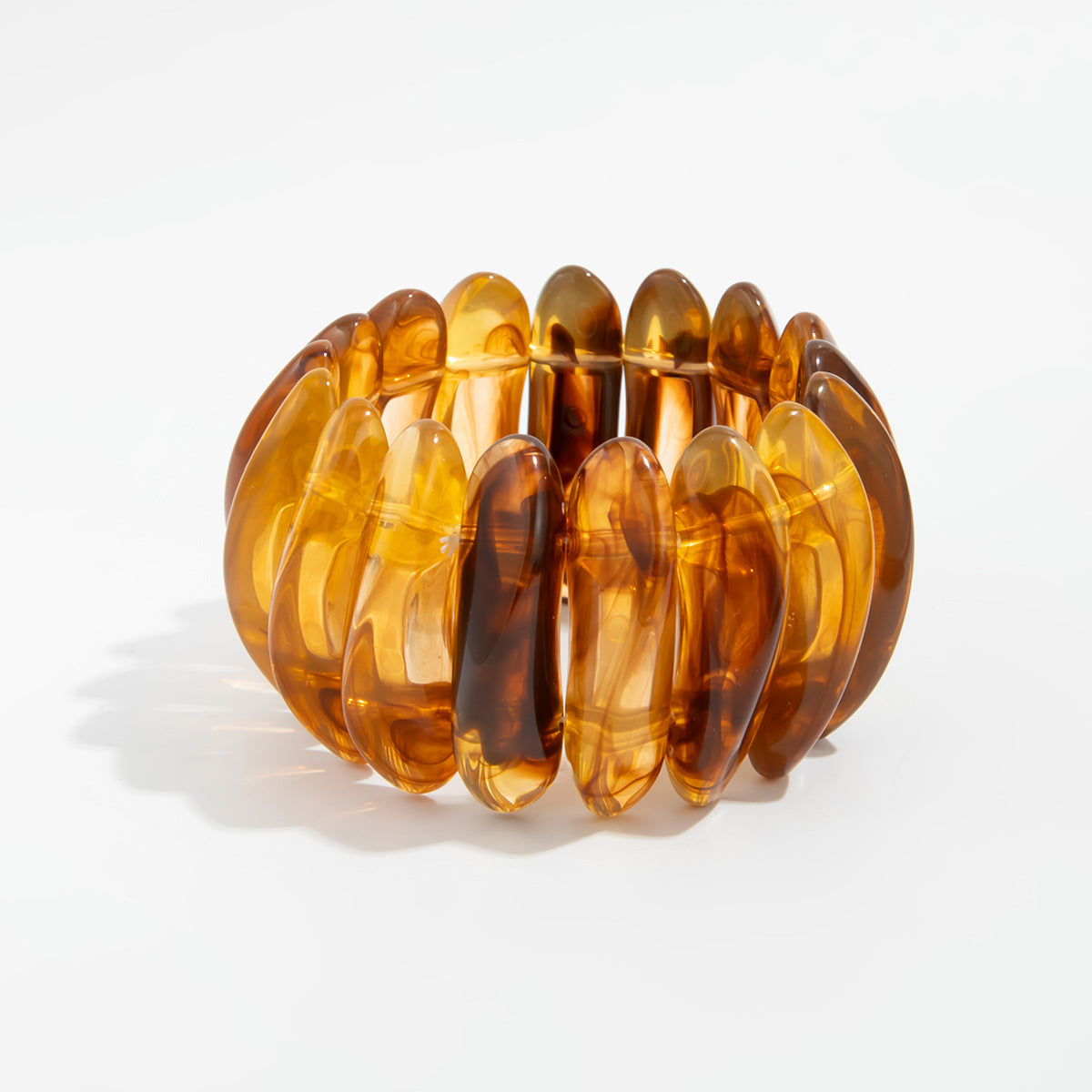 Bracciale da donna in resina oversize semi-trasparente effetto marmo ambrato vintage con forma geometrica