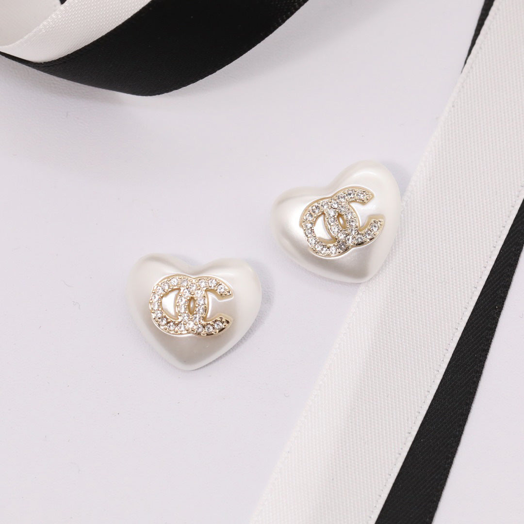 Luxury Gold Plated Brass Heart Letter Rhinestone Acrylic Pendant Necklace for Women