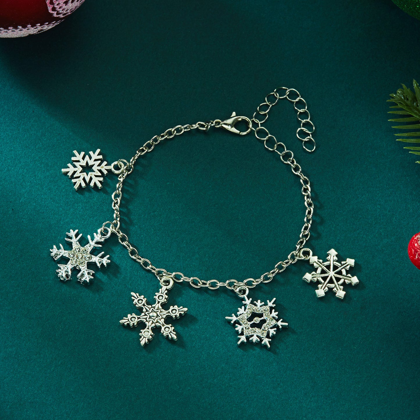 Conjunto de collar y pulsera con colgantes chapados en aleación geométrica con dijes de Papá Noel, copo de nieve y reno