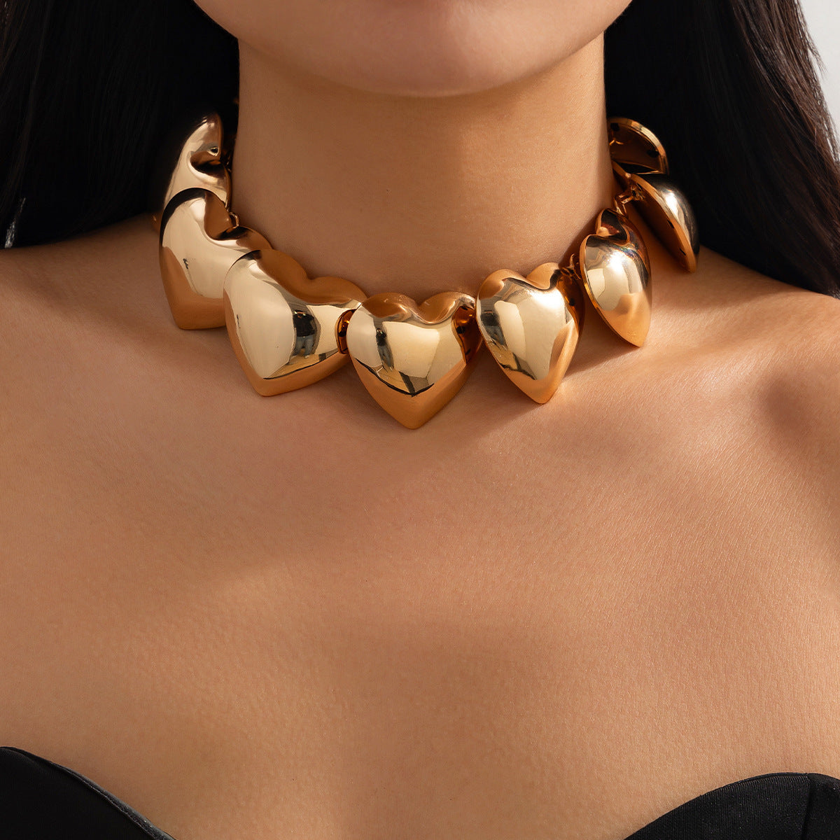 Elegante Collana Girocollo a Cuore Minimalista in Metallo Lucido con Finitura Galvanizzata da Donna