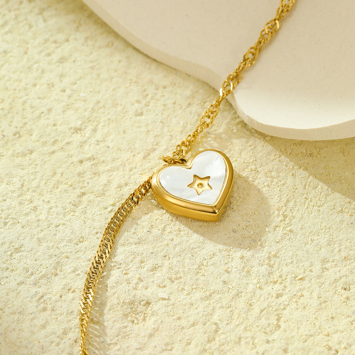 Fashionable Heart-Shaped Stainless Steel Pendant Necklace with Vacuum Plated Star and Shell Inlay for Women