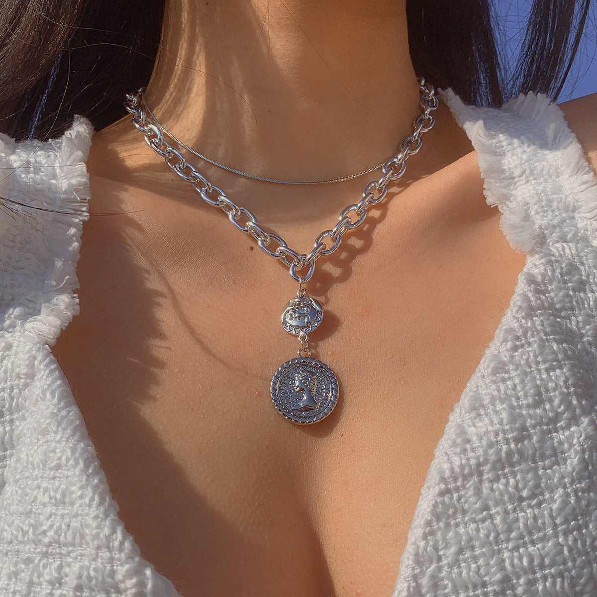 Minimalist Heart-Shaped Tassel Pendant Necklace with Rhinestone Inlay on Cross Chain for Women
