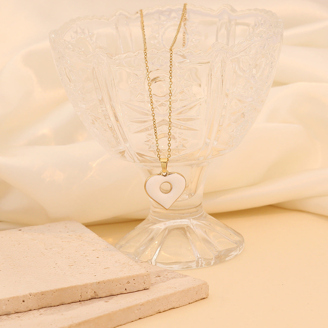 Collana con Ciondolo a Cuore in Acciaio Inox alla Moda per Donna con Stile da Ufficio Moderno