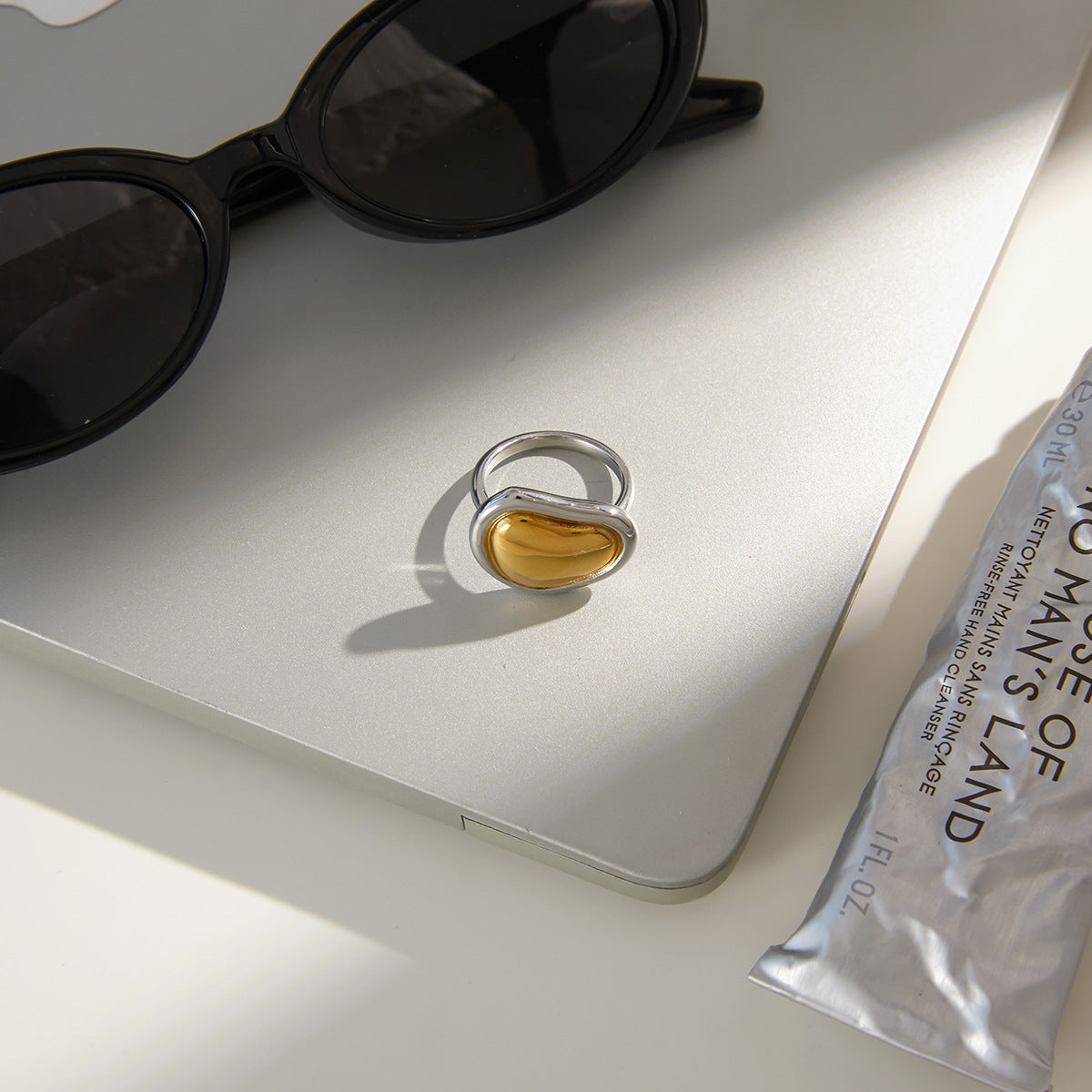 Anello geometrico in acciaio inossidabile con placcatura in oro PVD sottovuoto da donna Accessorio di moda lussuoso e minimalista