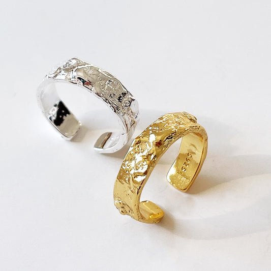 Anello Minimalista Dolce in Argento Sterling 925 con Numero Irregolare Testurizzato da Donna
