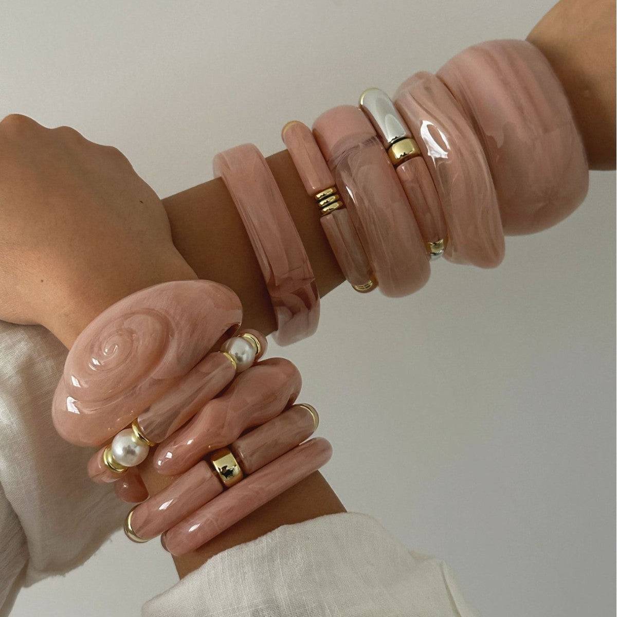 Conjunto de pulseras de tubo curvo de acrílico geométrico de aceite de goteo vintage