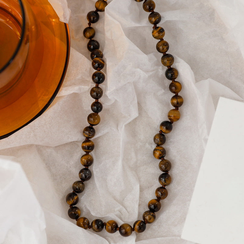 Collana da donna con pendente in occhio di tigre color caramello, catena in lega dalla forma geometrica con finitura placcata, catena maglione in stile retrò minimalista