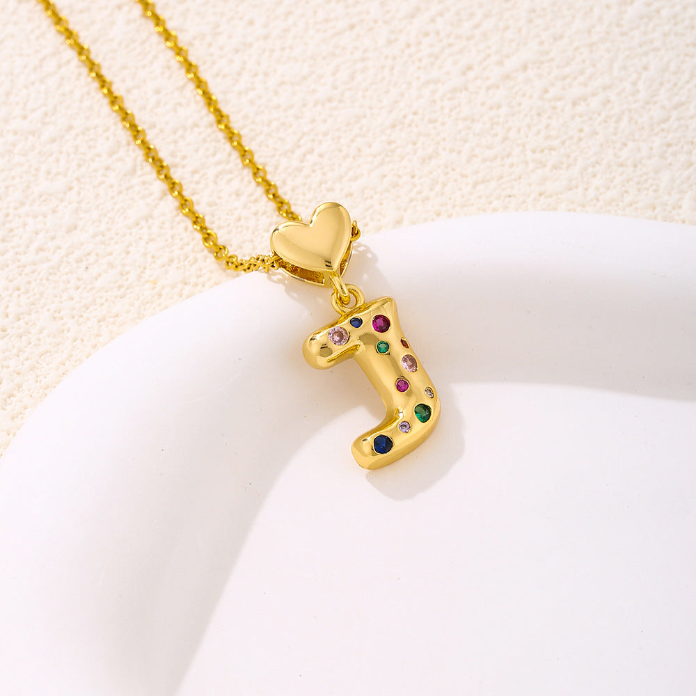 Elegante collana con ciondolo a lettera e cuore da donna in acciaio inossidabile con catena a maglie e dettagli a micro-pavé